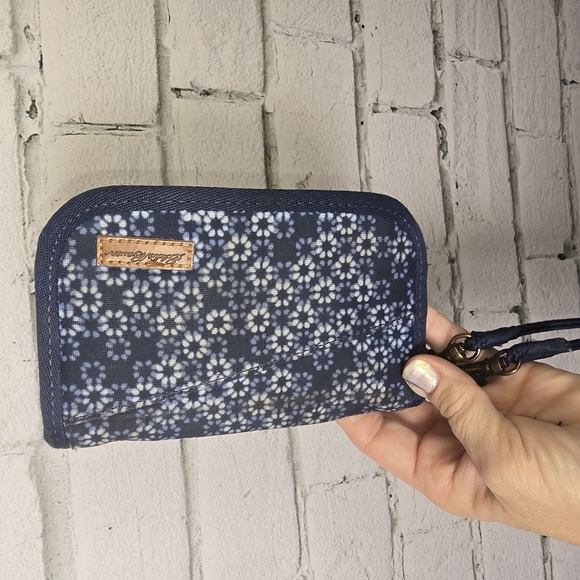 Eddie Bauer Blue and White Geometric Clutch with Adjustable Strap - Picture 9 of 10